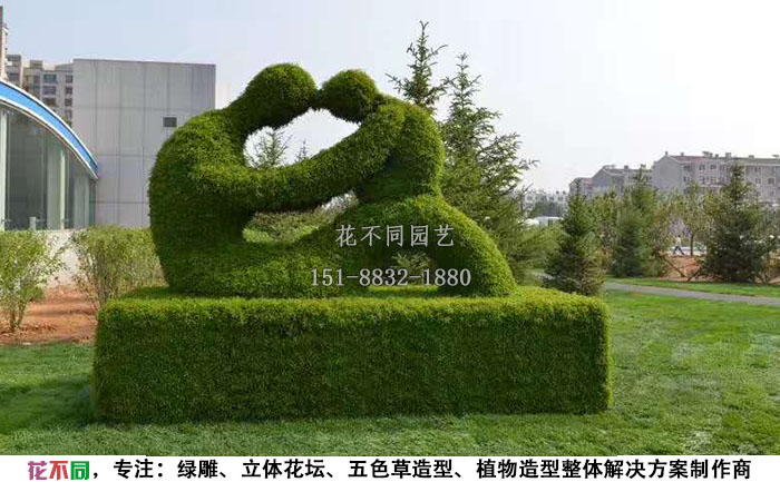 动物绿雕造型-老鼠现场实拍图
