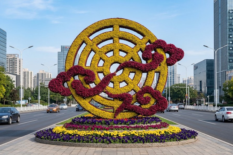 专业园艺工程设计师正在深化绘制大型绿雕三维骨架施工图纸